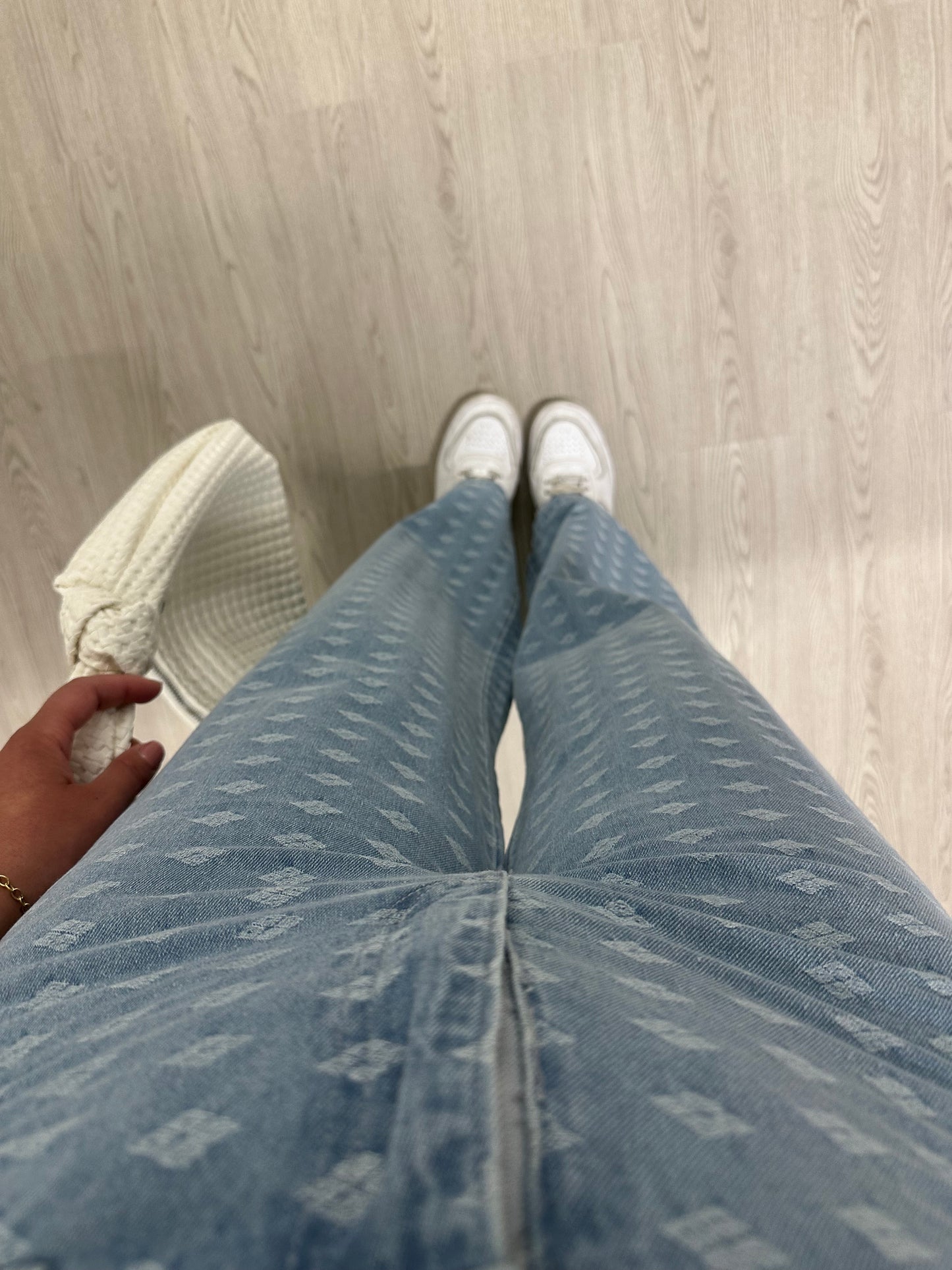 JEAN ISIS