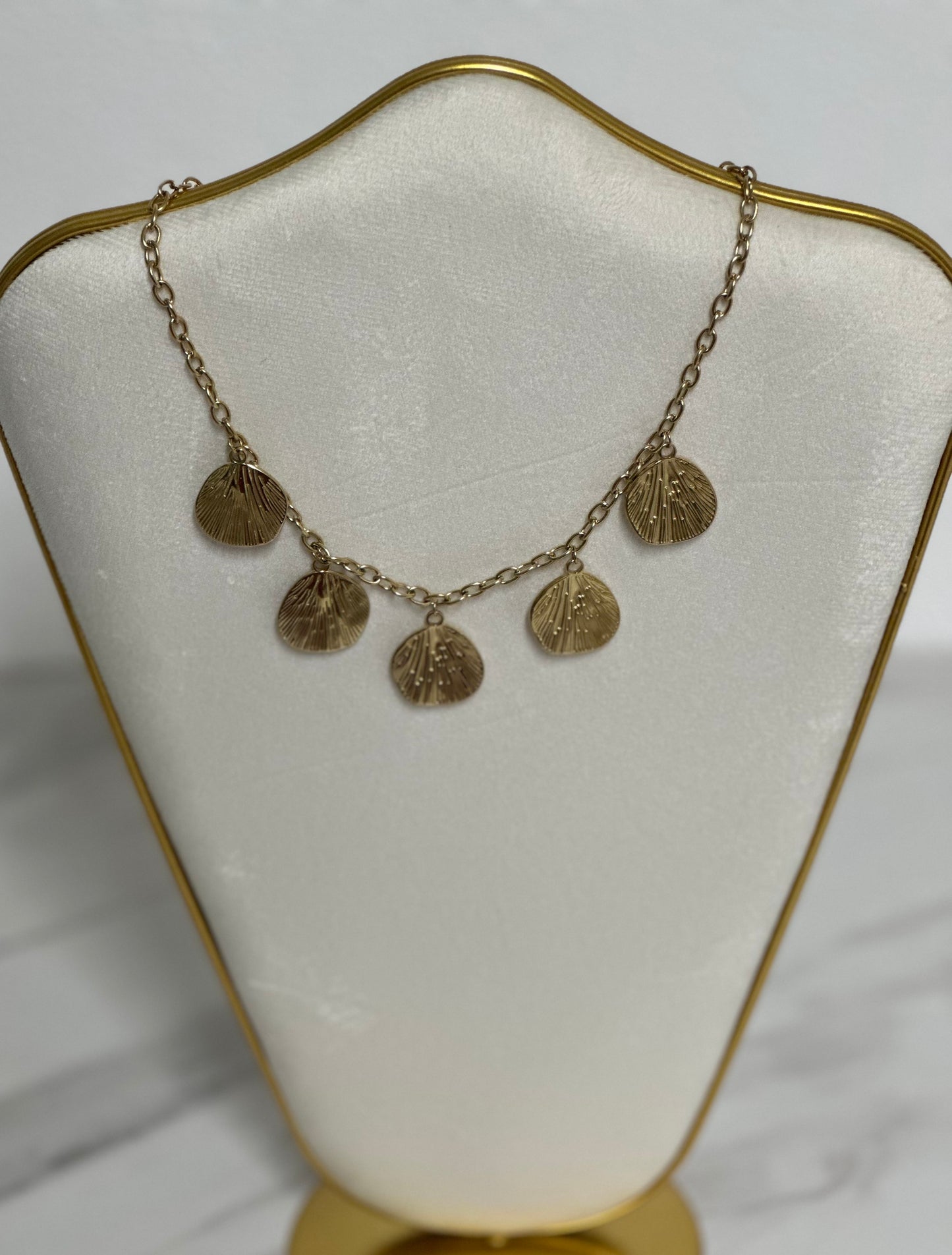 COLLIER SHELL